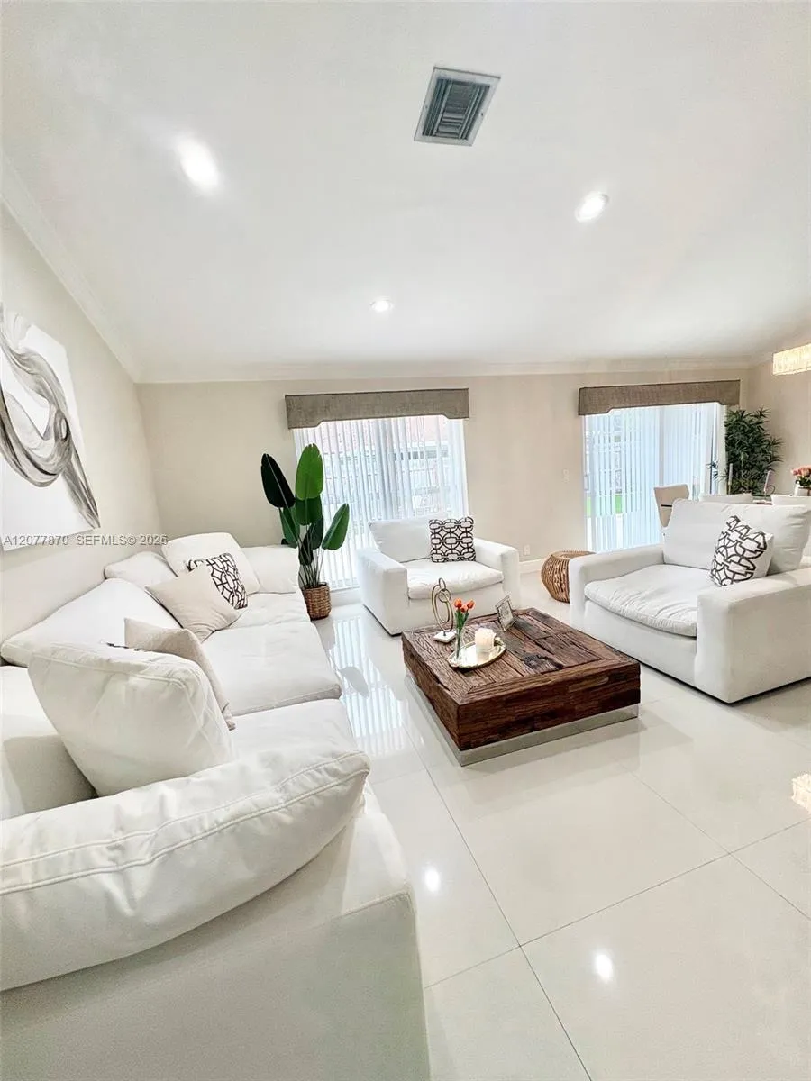 8541 NW 54th St Lauderhill, FL 33351