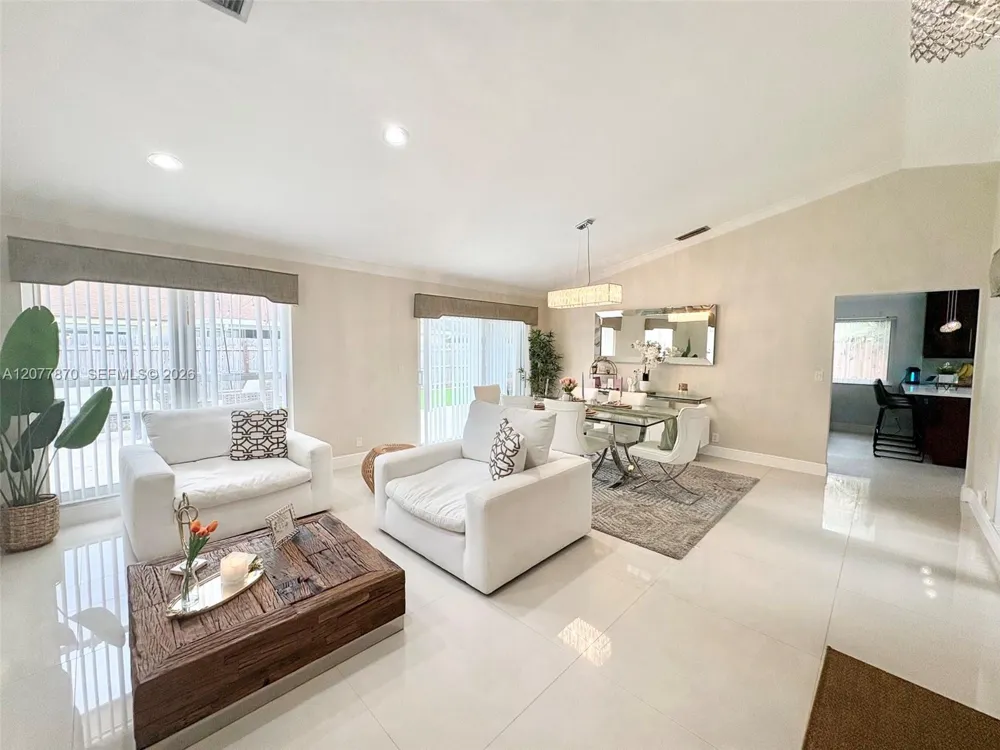 8541 NW 54th St Lauderhill, FL 33351