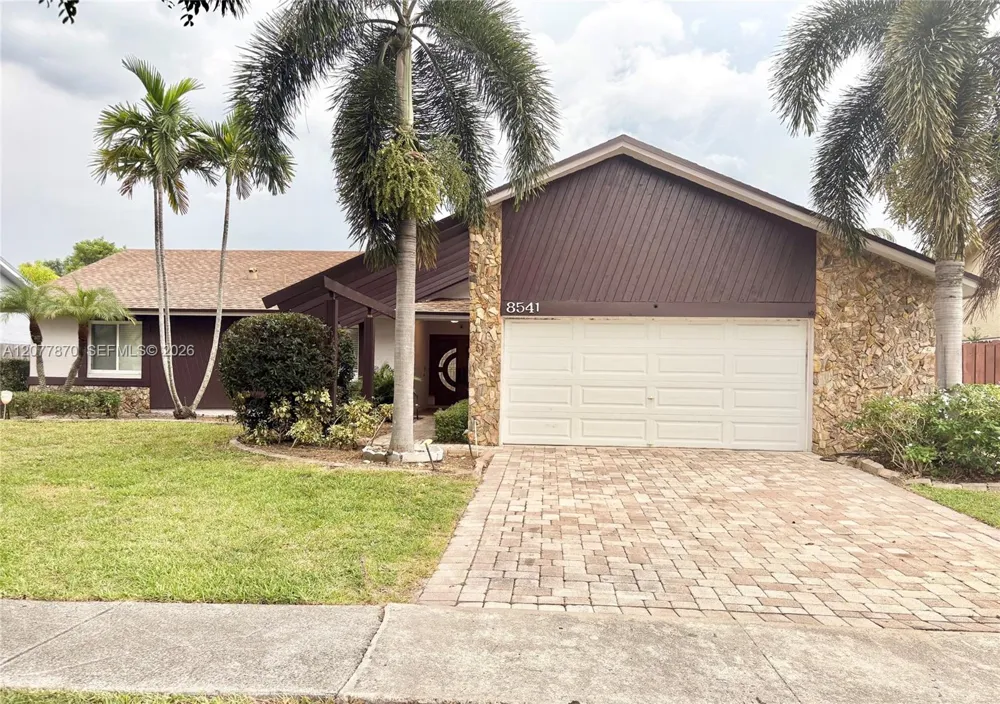 8541 NW 54th St Lauderhill, FL 33351