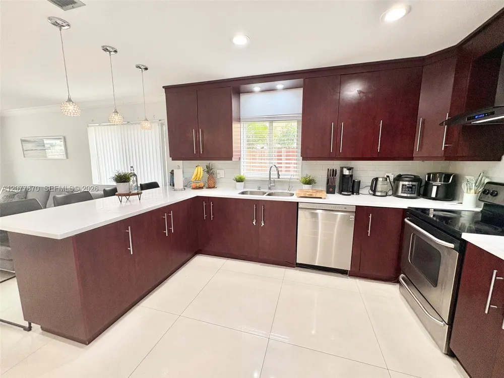 8541 NW 54th St Lauderhill, FL 33351