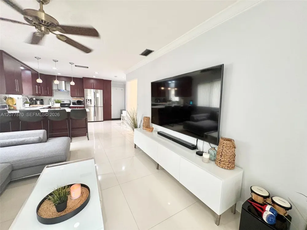 8541 NW 54th St Lauderhill, FL 33351