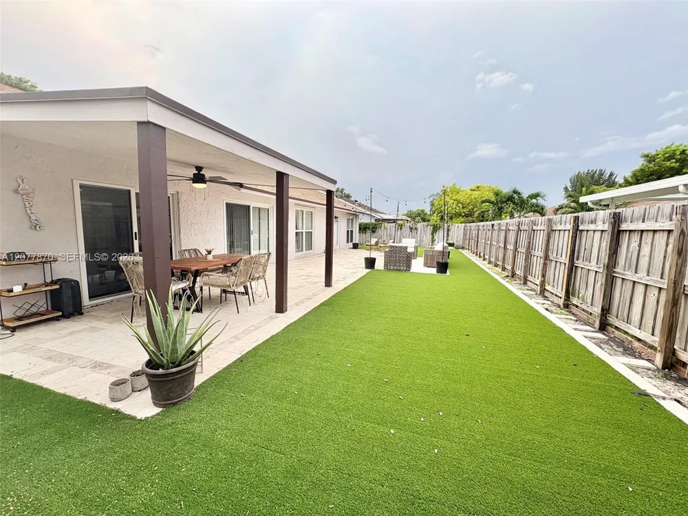 8541 NW 54th St Lauderhill, FL 33351