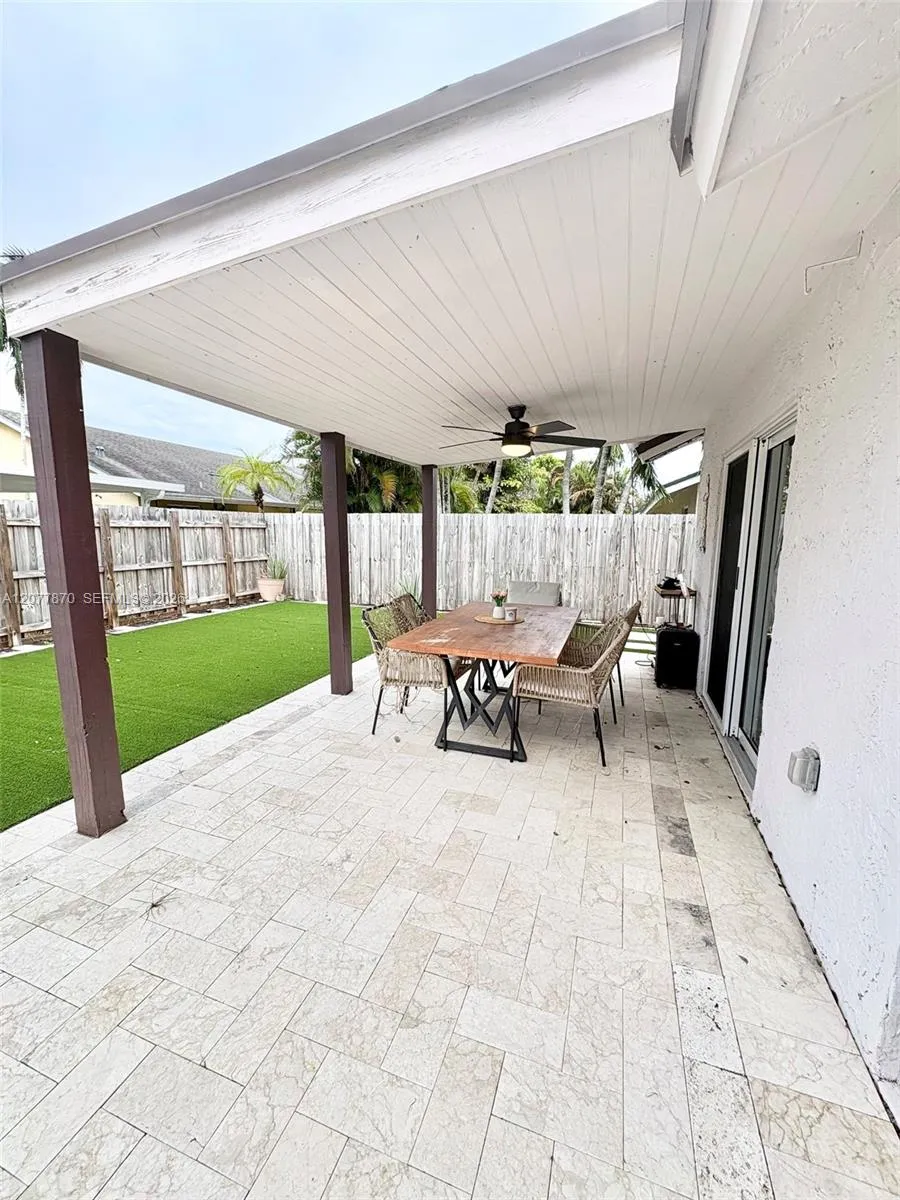 8541 NW 54th St Lauderhill, FL 33351