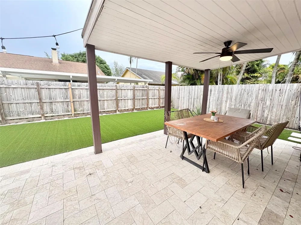 8541 NW 54th St Lauderhill, FL 33351