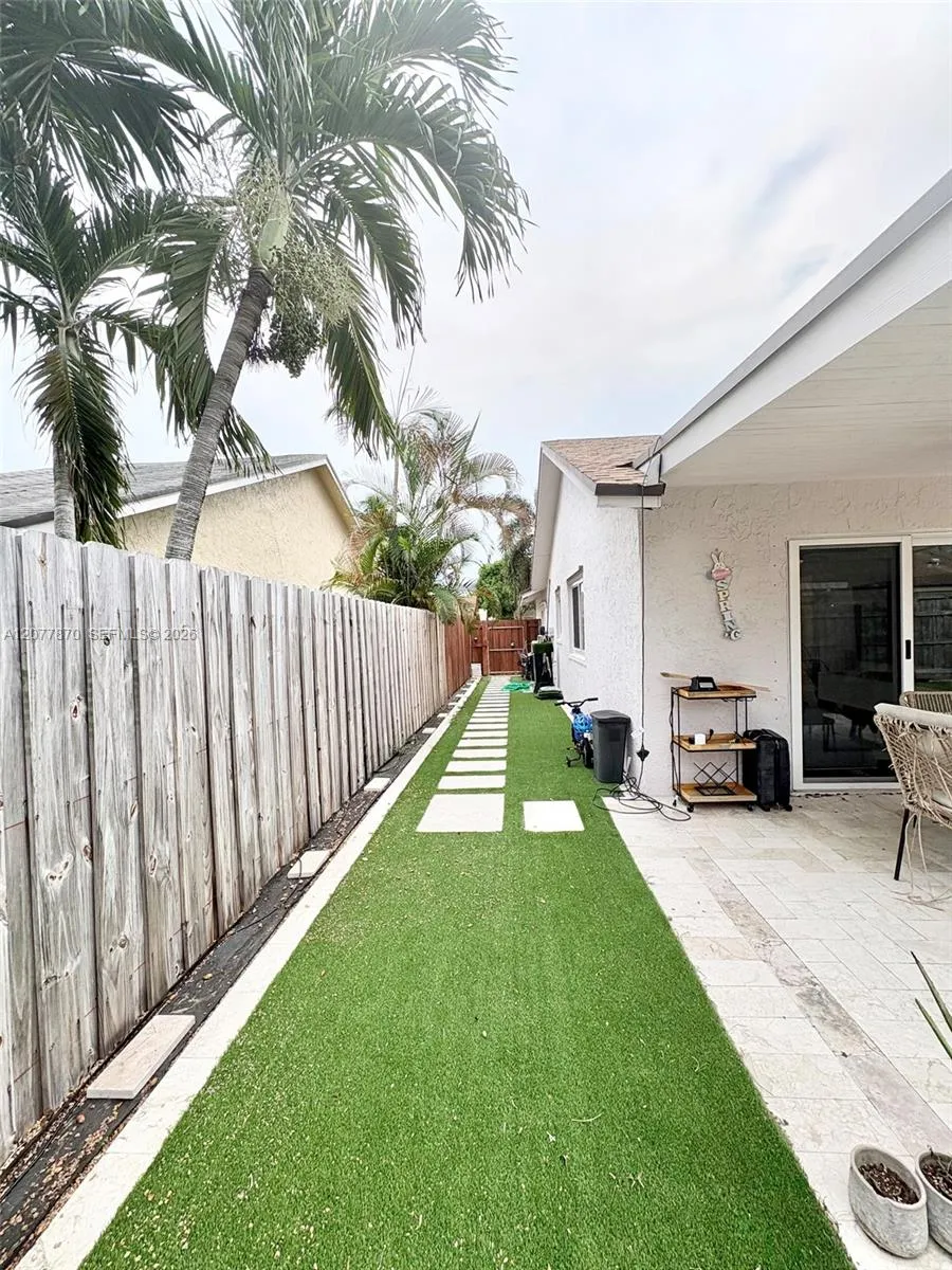 8541 NW 54th St Lauderhill, FL 33351