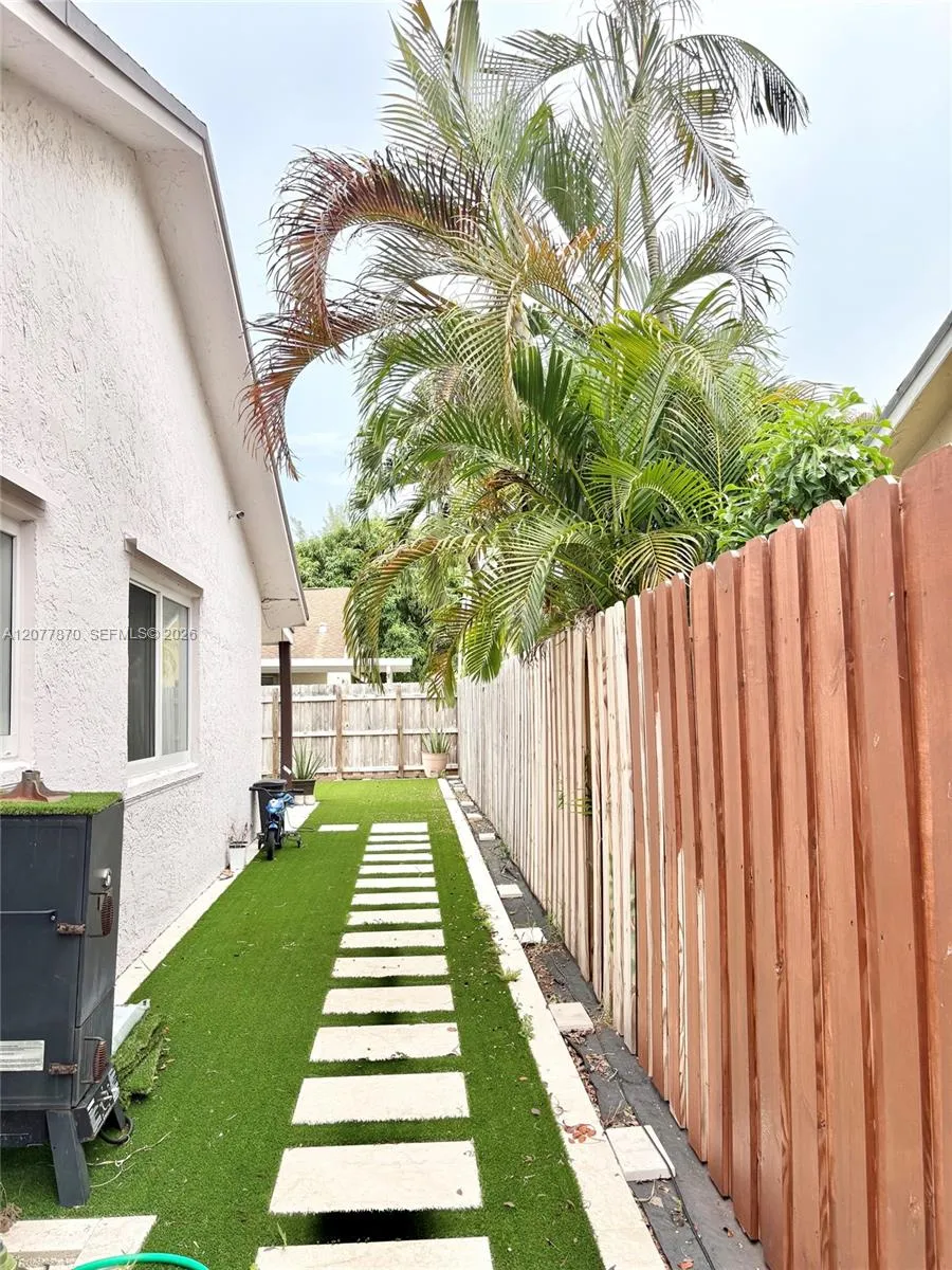 8541 NW 54th St Lauderhill, FL 33351
