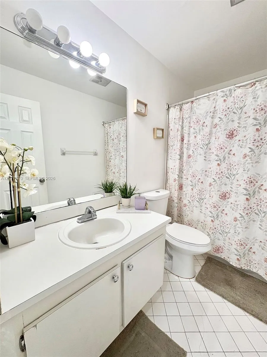 8541 NW 54th St Lauderhill, FL 33351