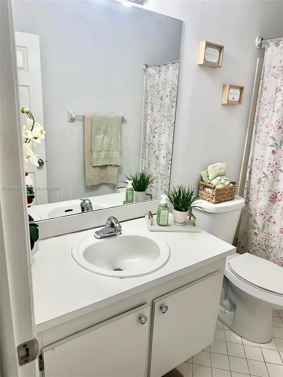 8541 NW 54th St Lauderhill, FL 33351