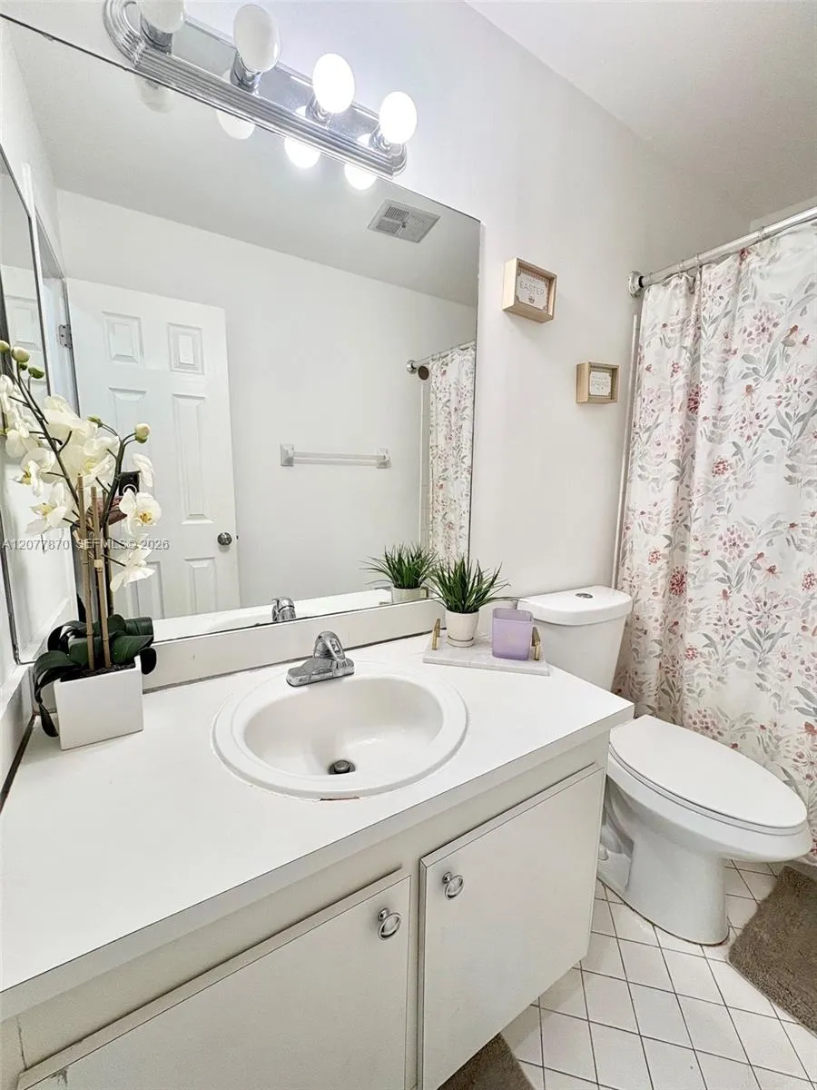 8541 NW 54th St Lauderhill, FL 33351