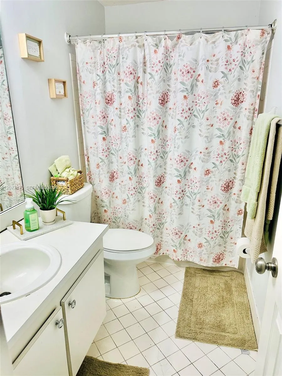 8541 NW 54th St Lauderhill, FL 33351