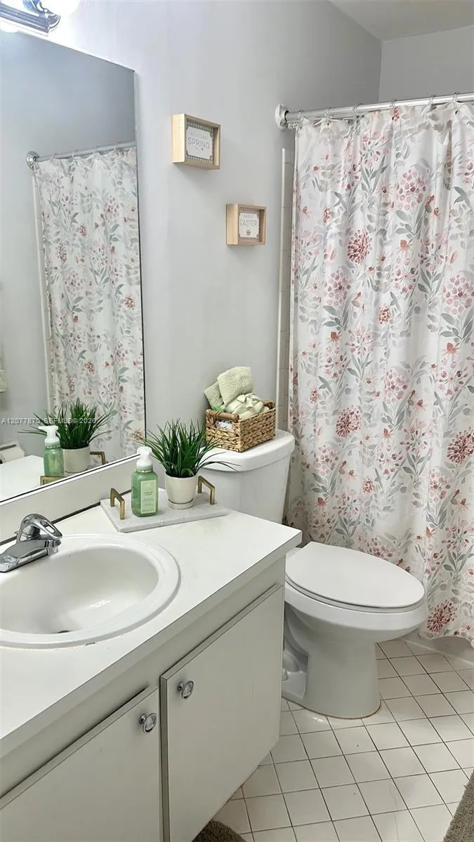 8541 NW 54th St Lauderhill, FL 33351