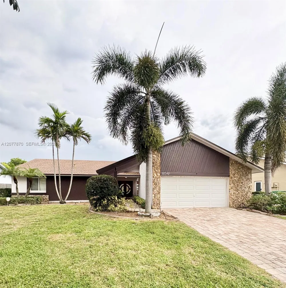 8541 NW 54th St Lauderhill, FL 33351