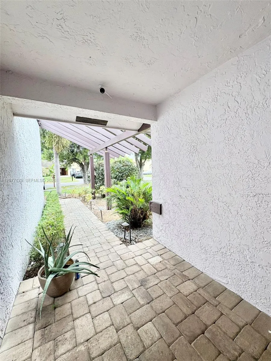 8541 NW 54th St Lauderhill, FL 33351