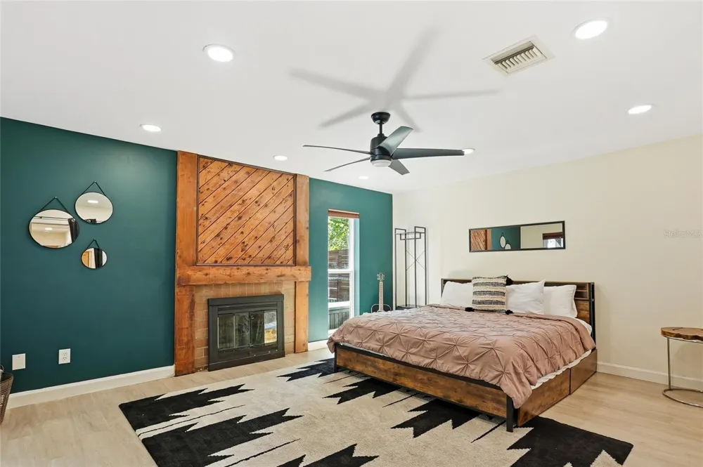 4606 BUCKEYE ROAD Tampa, FL 33624