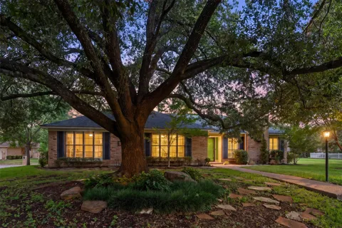 2825 Chimney Hill Drive