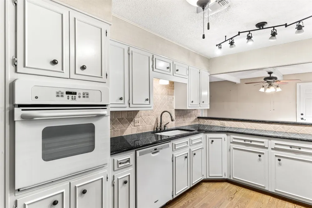 2825 Chimney Hill Drive Waco, TX 76708