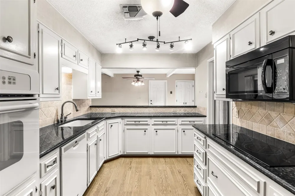 2825 Chimney Hill Drive Waco, TX 76708