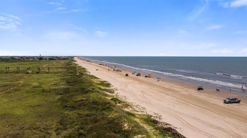 732 Seaside Drive Crystal Beach, TX 77650
