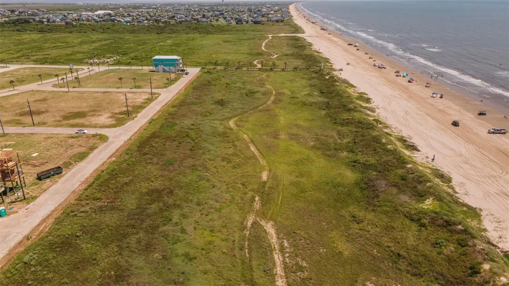 732 Seaside Drive Crystal Beach, TX 77650