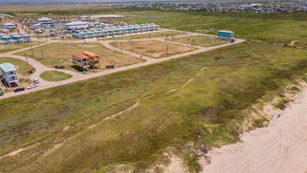 732 Seaside Drive Crystal Beach, TX 77650