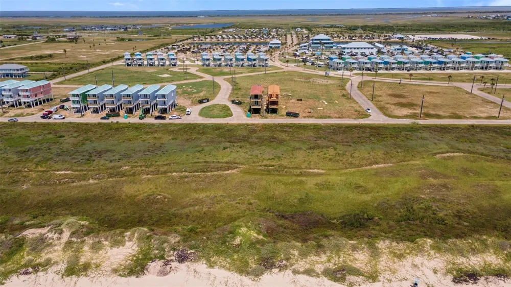 732 Seaside Drive Crystal Beach, TX 77650