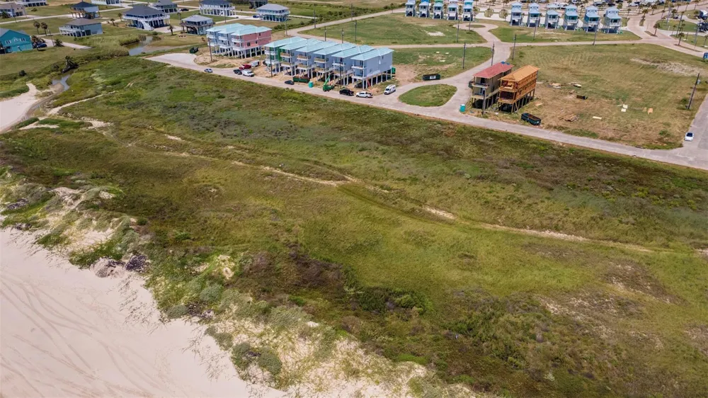 732 Seaside Drive Crystal Beach, TX 77650