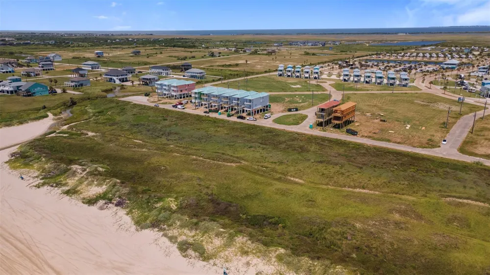732 Seaside Drive Crystal Beach, TX 77650