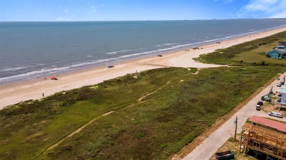 732 Seaside Drive Crystal Beach, TX 77650