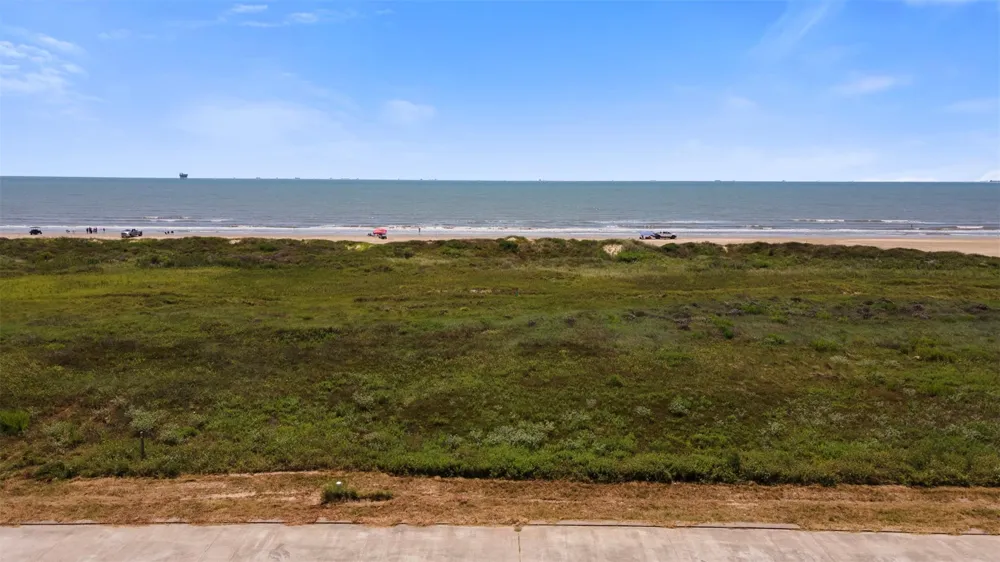 732 Seaside Drive Crystal Beach, TX 77650