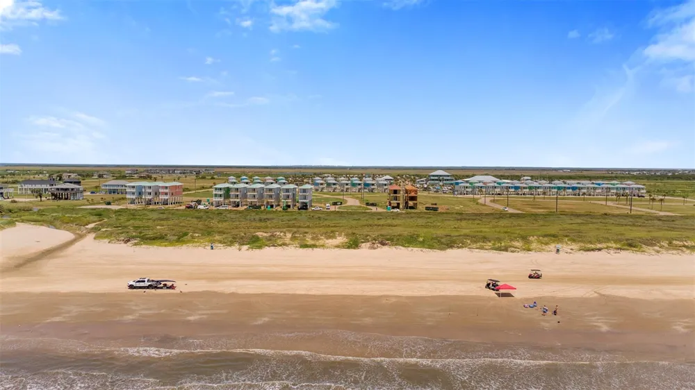 732 Seaside Drive Crystal Beach, TX 77650