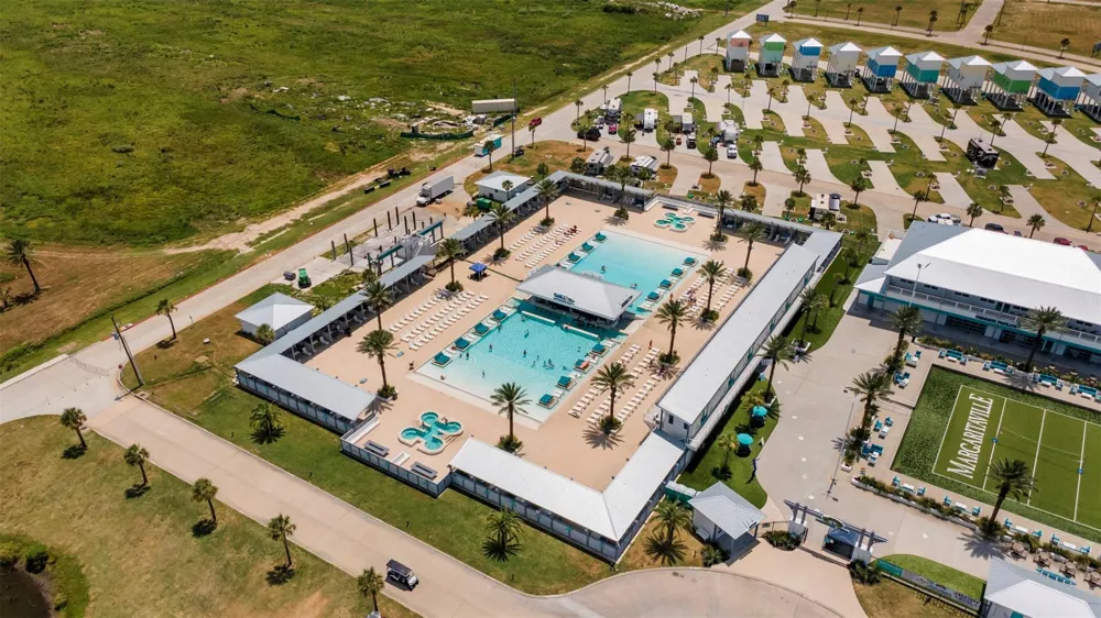 732 Seaside Drive Crystal Beach, TX 77650