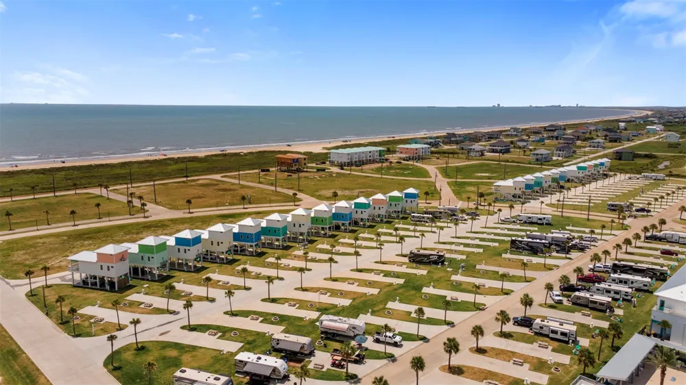 732 Seaside Drive Crystal Beach, TX 77650