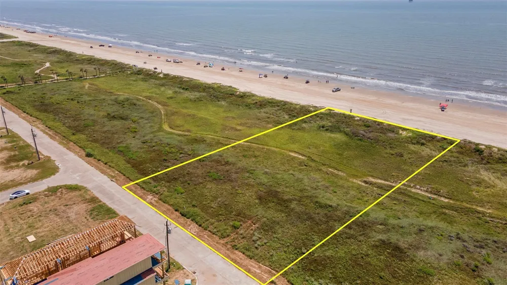732 Seaside Drive Crystal Beach, TX 77650