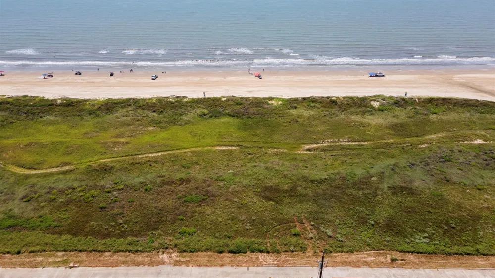 732 Seaside Drive Crystal Beach, TX 77650