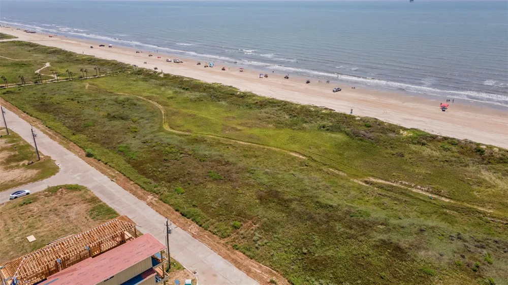 732 Seaside Drive Crystal Beach, TX 77650