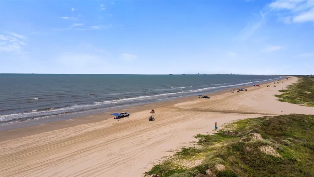 732 Seaside Drive Crystal Beach, TX 77650