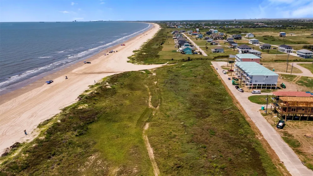 732 Seaside Drive Crystal Beach, TX 77650