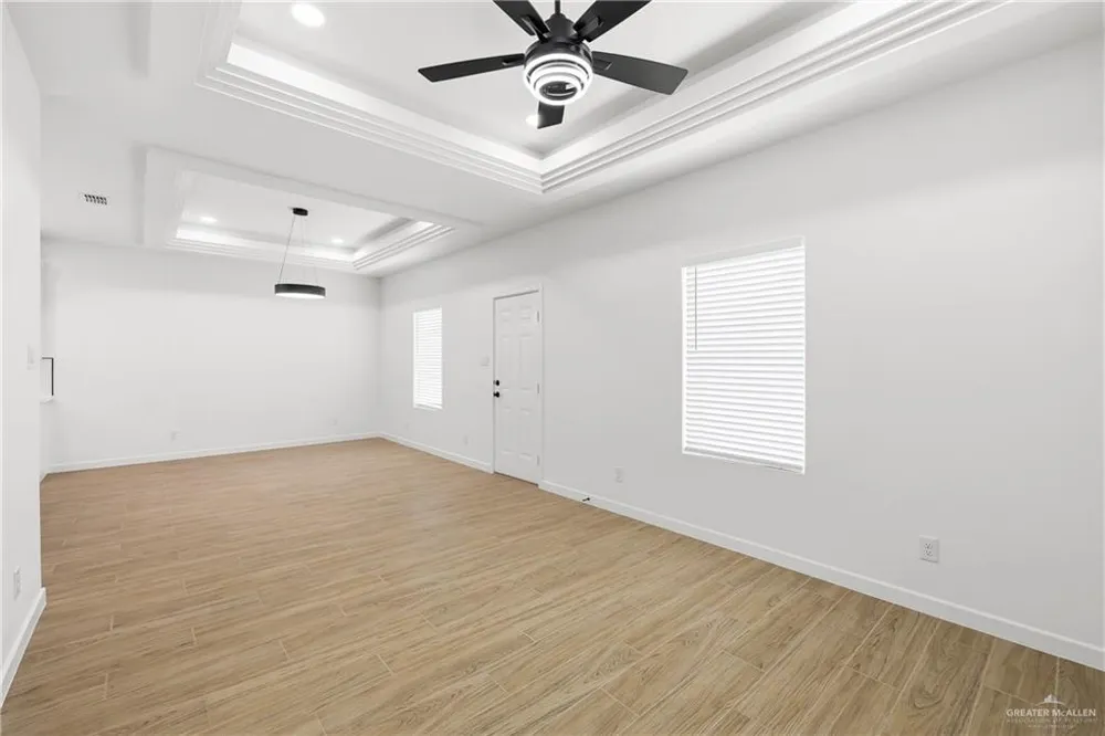 1209 S Waterfall Avenue Edinburg, TX 78539