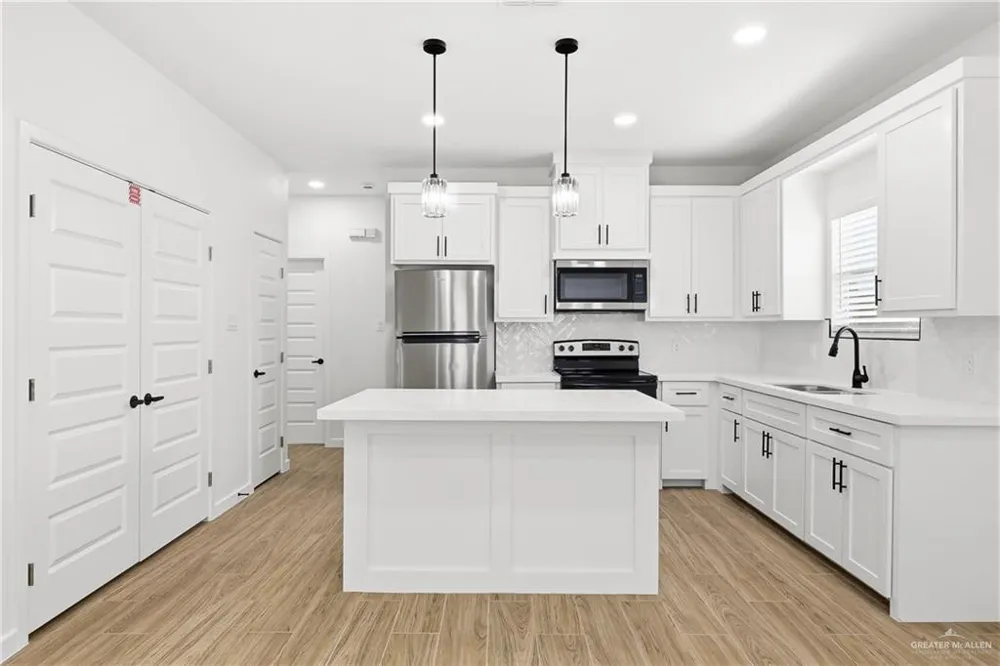 1209 S Waterfall Avenue Edinburg, TX 78539