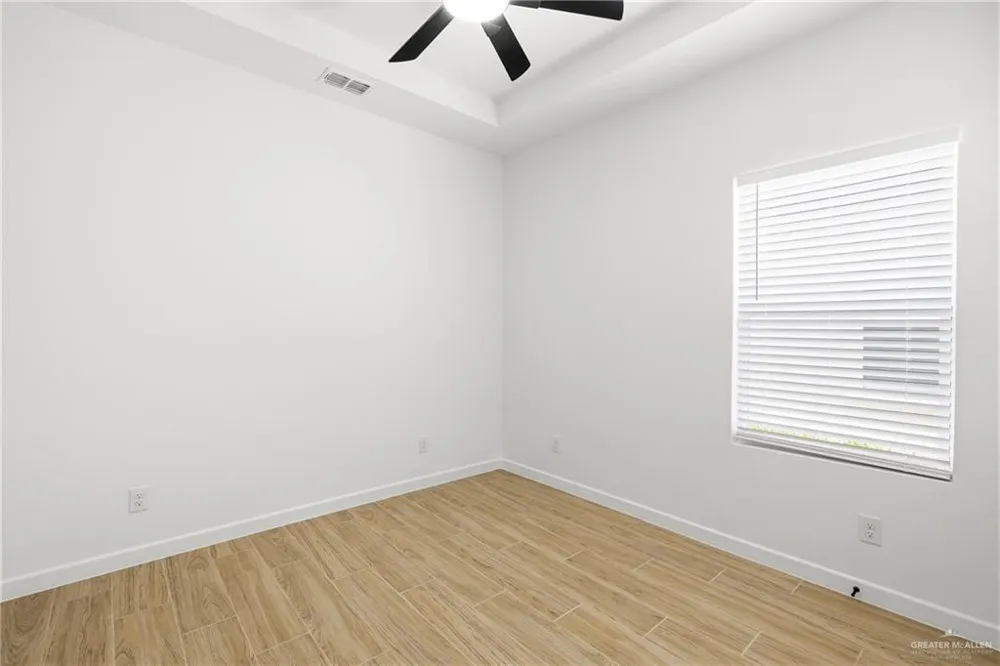 1209 S Waterfall Avenue Edinburg, TX 78539