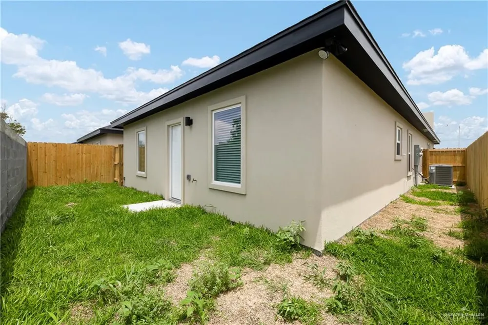 1209 S Waterfall Avenue Edinburg, TX 78539