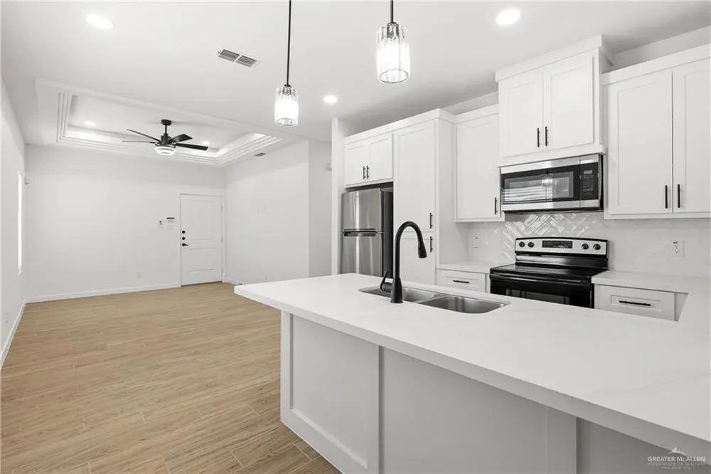 1209 S Waterfall Avenue Edinburg, TX 78539