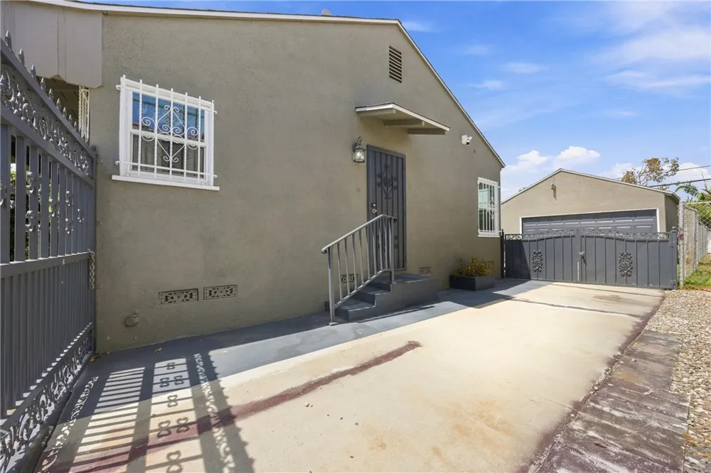 3867 Lugo Avenue Lynwood, CA 90262