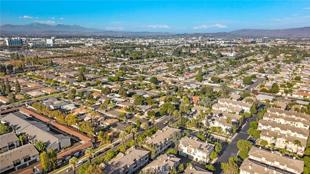 551 W Summerfield Anaheim, CA 92802