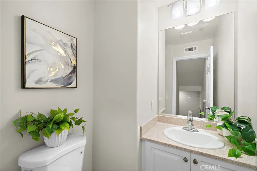 551 W Summerfield Anaheim, CA 92802