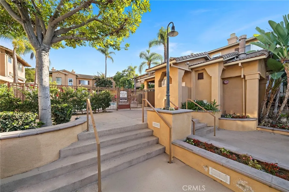 551 W Summerfield Anaheim, CA 92802