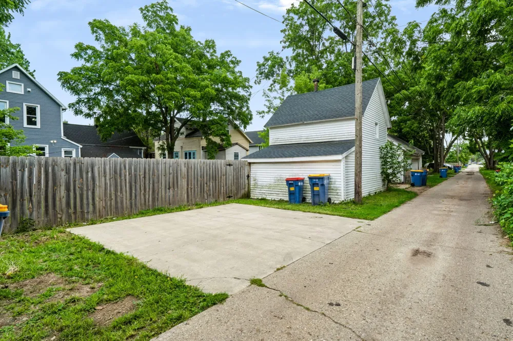 1345 Broadway Avenue NW Grand Rapids City, MI 49504