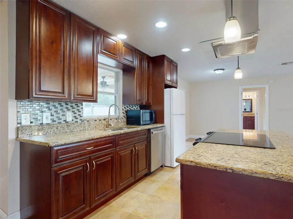 2125 E PARKTON DRIVE Deltona, FL 32725