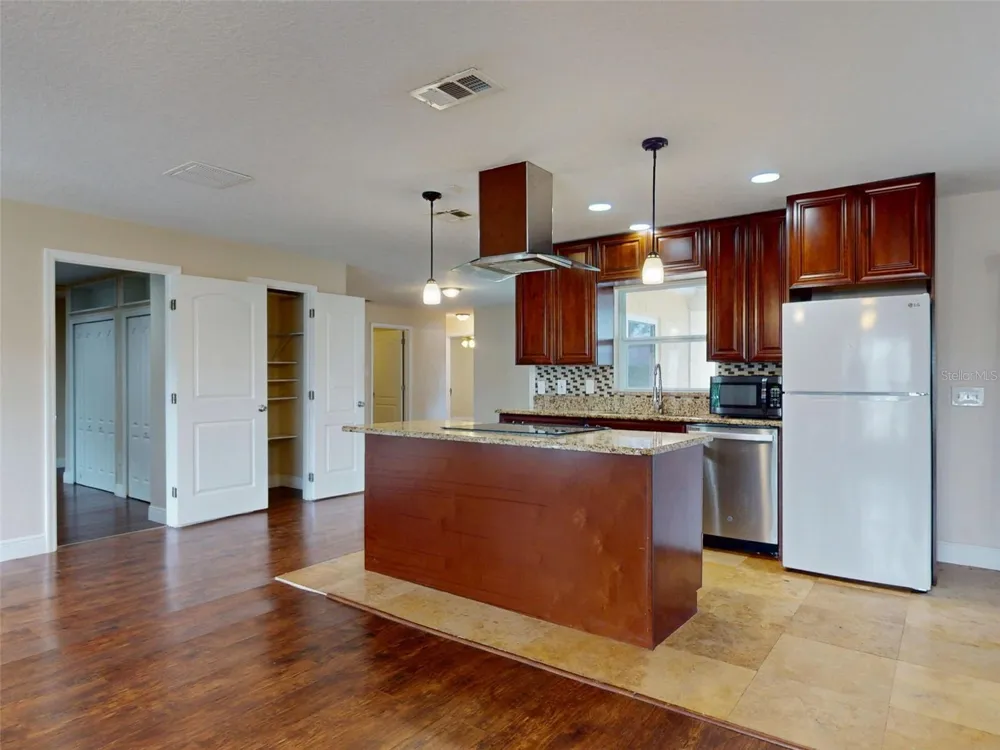 2125 E PARKTON DRIVE Deltona, FL 32725