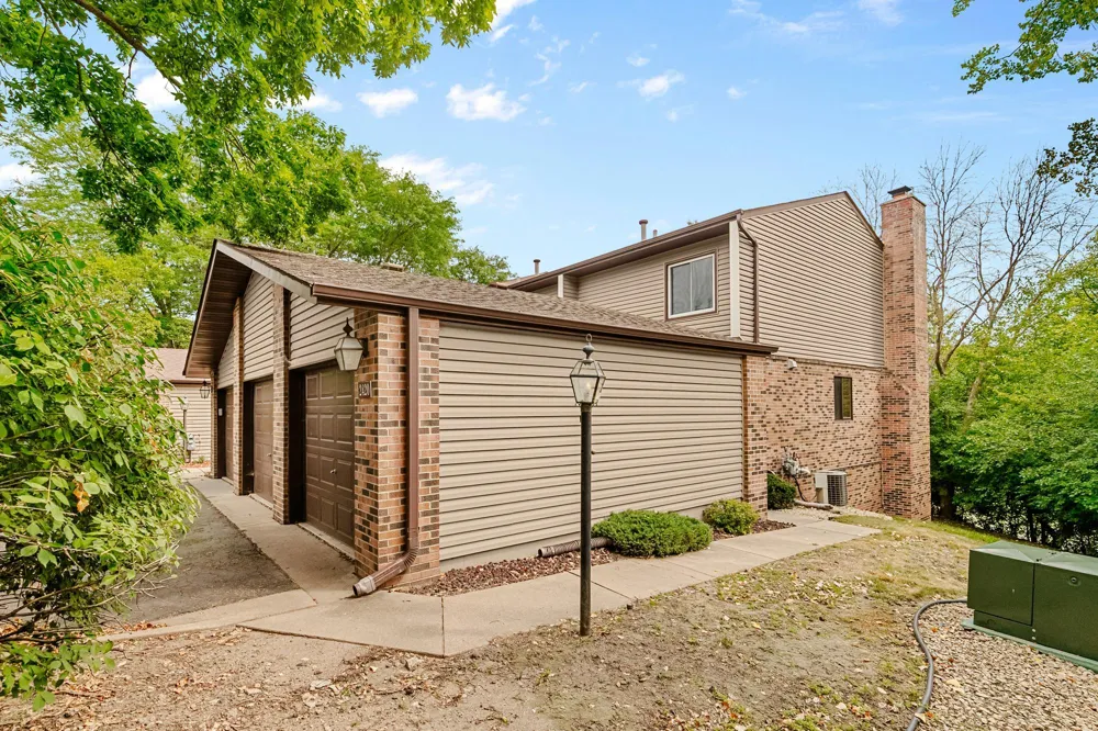 2420 Mendelssohn Lane #5 Golden Valley, MN 55427